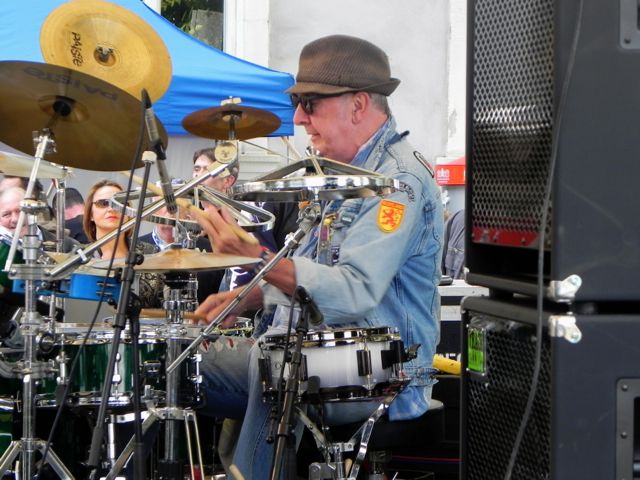 Selten einen so dynamischen Drummer erlebt!