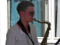 Der junge Mann am Sasxophon<br/>erfand so manchen satten Ton.